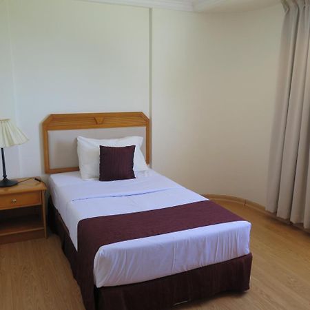 Sea View Resort Hotel & Apartments Kuala Belait Buitenkant foto