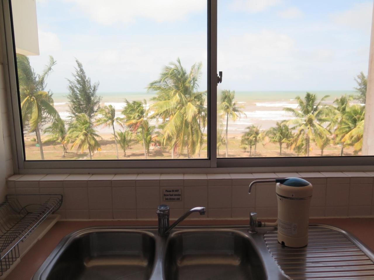 Sea View Resort Hotel & Apartments Kuala Belait Buitenkant foto