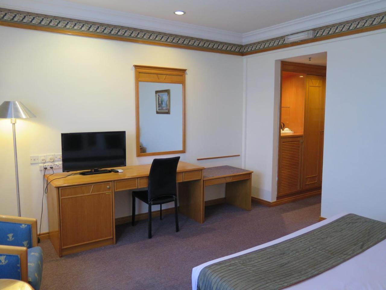Sea View Resort Hotel & Apartments Kuala Belait Buitenkant foto