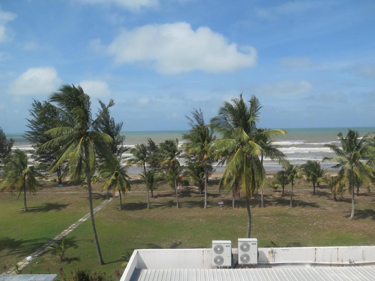 Sea View Resort Hotel & Apartments Kuala Belait Buitenkant foto