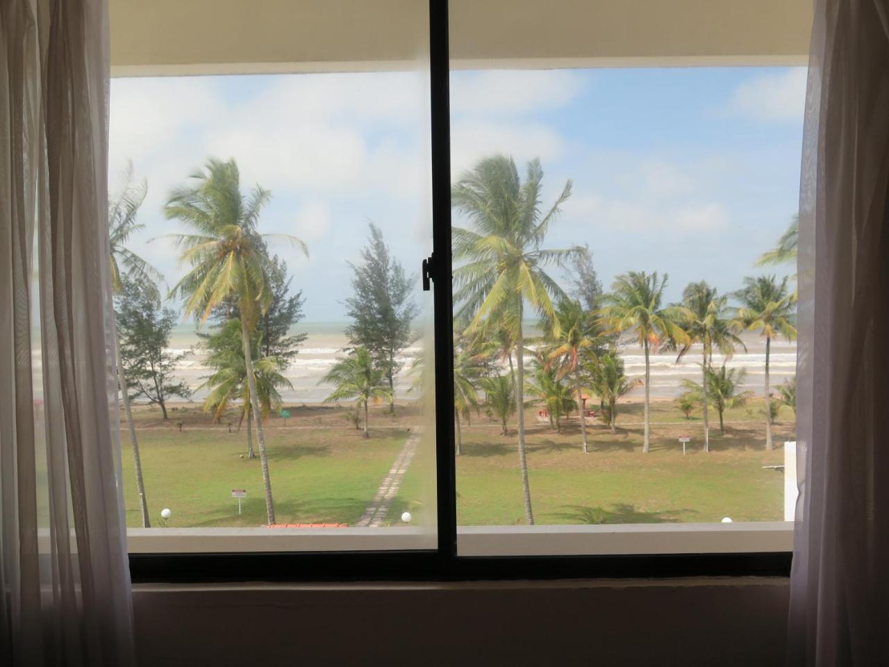 Sea View Resort Hotel & Apartments Kuala Belait Buitenkant foto