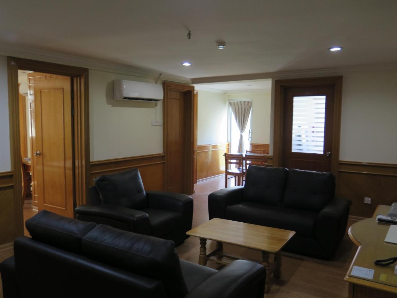 Sea View Resort Hotel & Apartments Kuala Belait Buitenkant foto