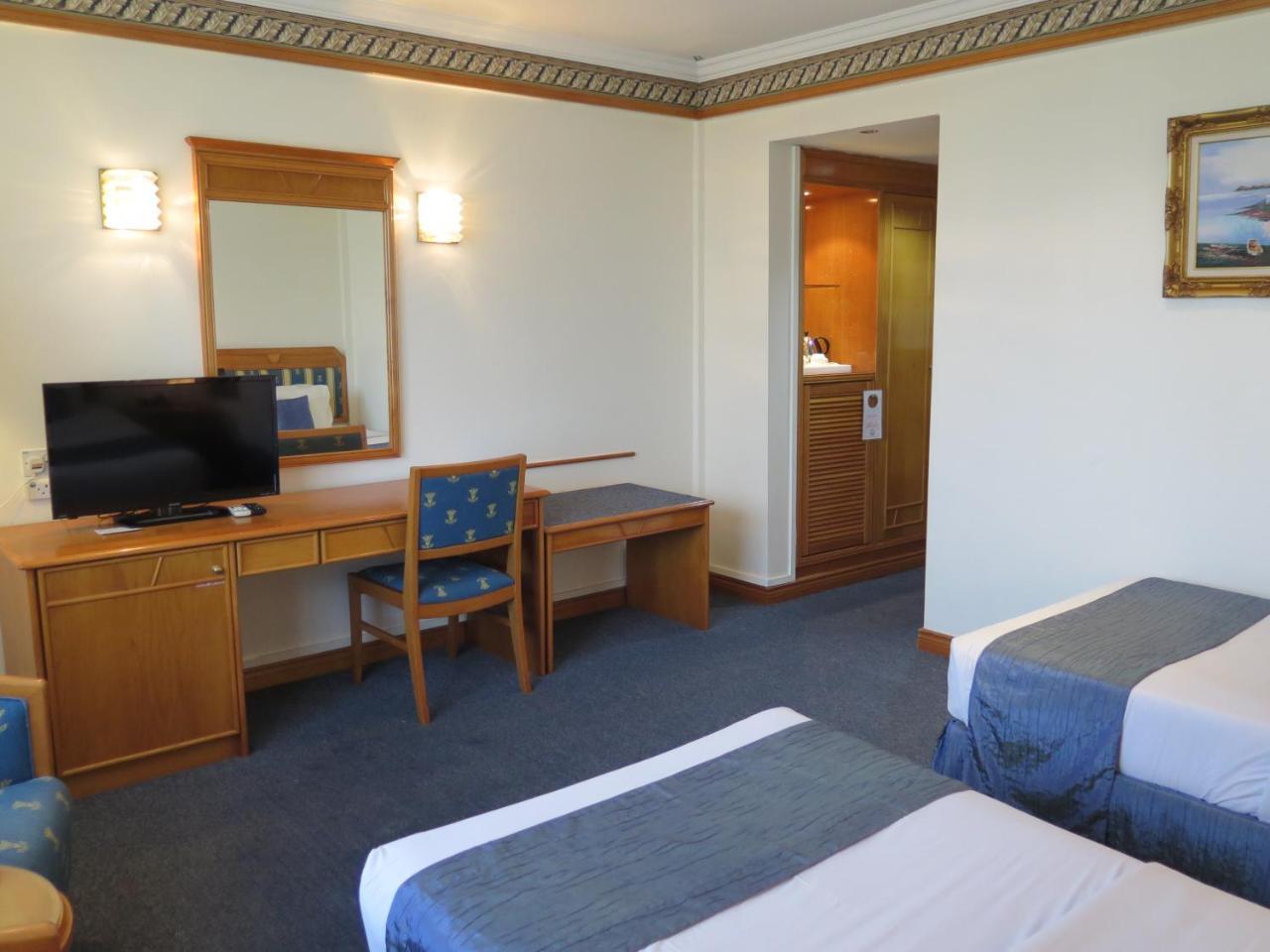 Sea View Resort Hotel & Apartments Kuala Belait Buitenkant foto