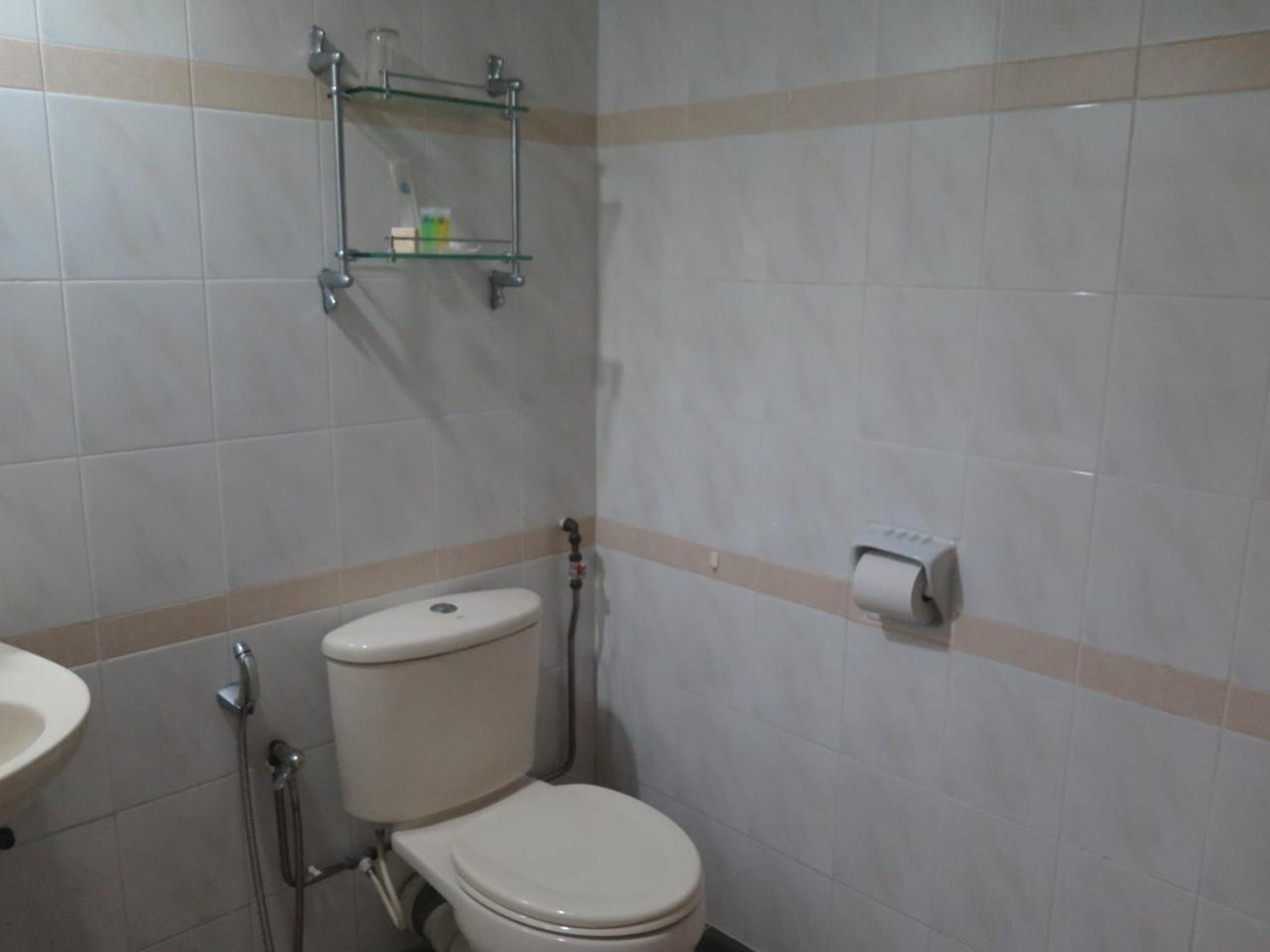Sea View Resort Hotel & Apartments Kuala Belait Buitenkant foto