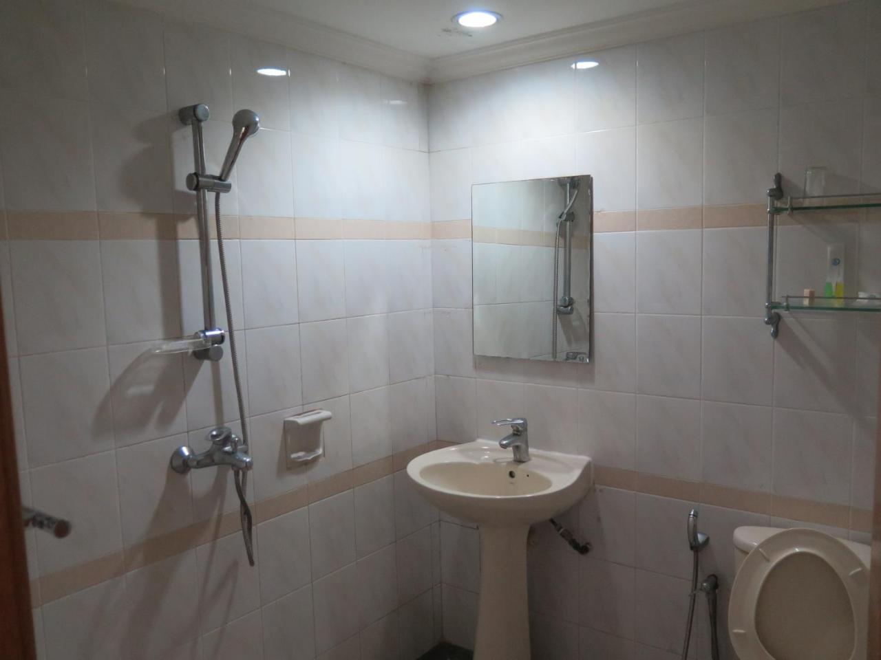 Sea View Resort Hotel & Apartments Kuala Belait Buitenkant foto