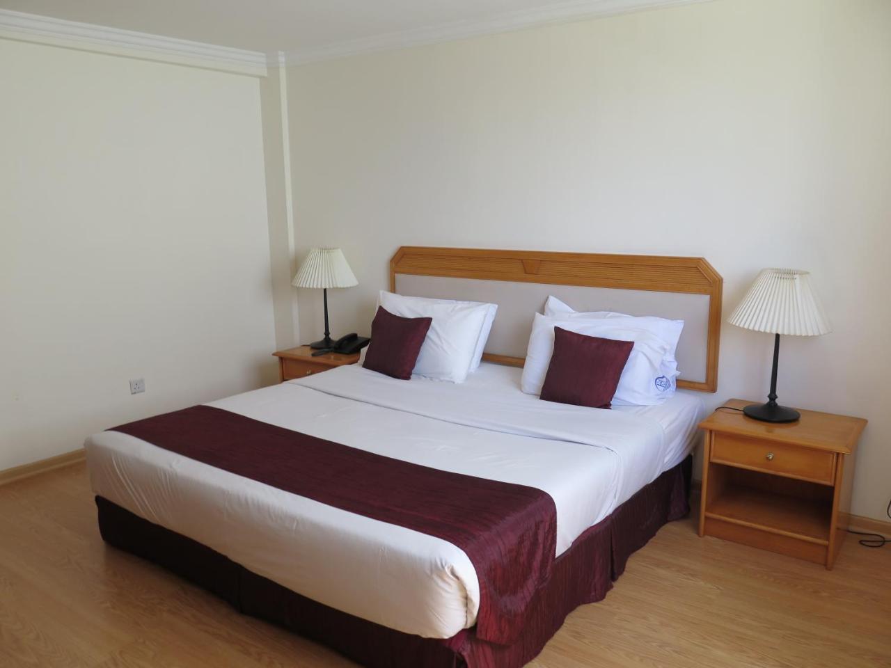 Sea View Resort Hotel & Apartments Kuala Belait Buitenkant foto