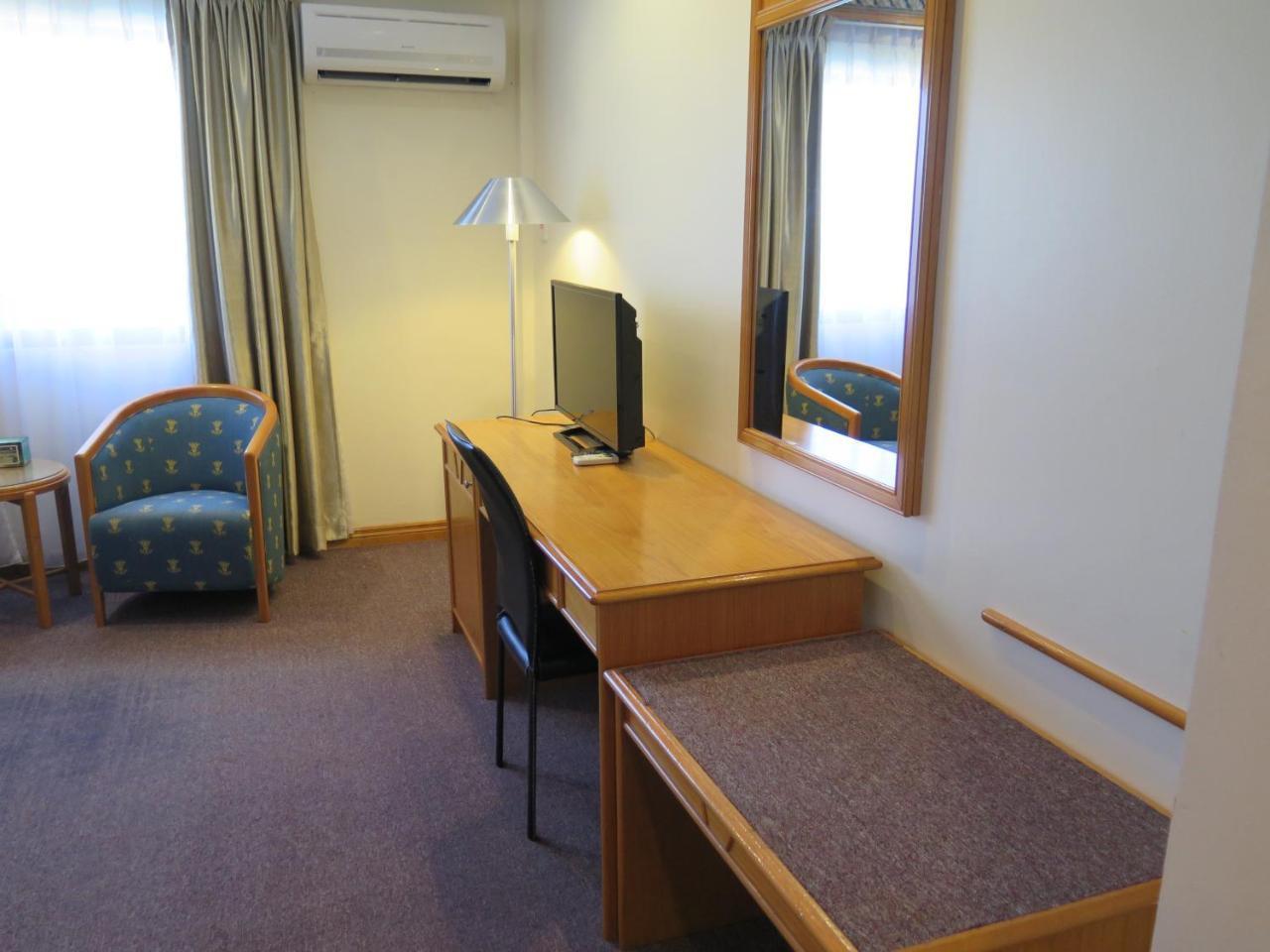 Sea View Resort Hotel & Apartments Kuala Belait Buitenkant foto