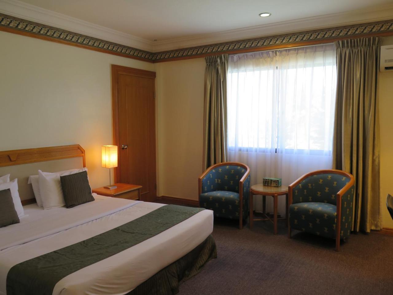 Sea View Resort Hotel & Apartments Kuala Belait Buitenkant foto