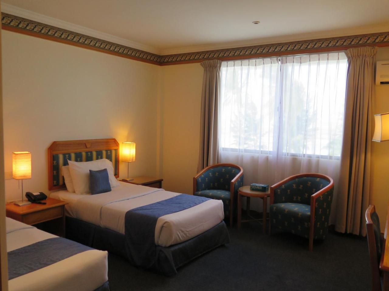 Sea View Resort Hotel & Apartments Kuala Belait Buitenkant foto